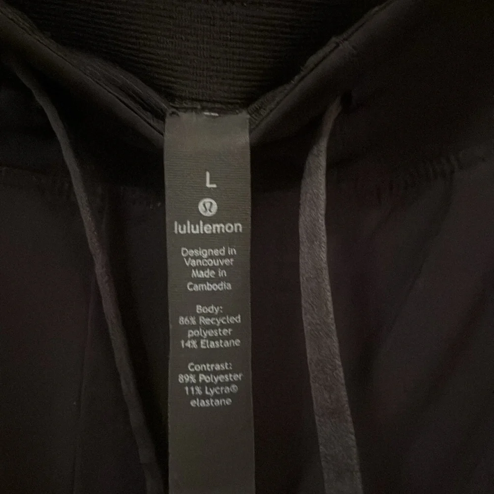 Lululemon shorts for men - Picture 3 of 3